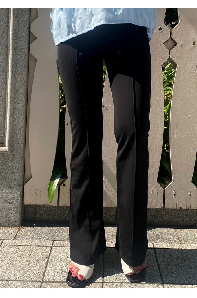 膝下フレアパンツ 受け持っ